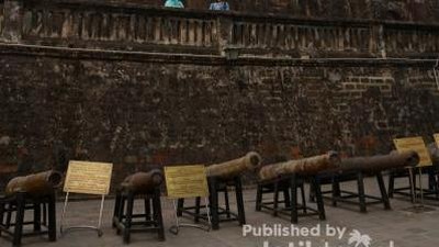 Unik, Ada Pesawat Militer di Dalam Benteng Kuno Vietnam