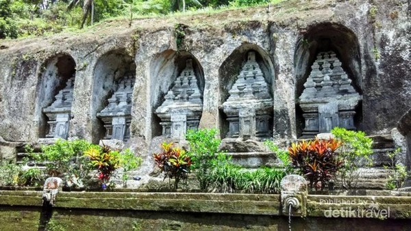 Unik Candi Di Bali Ini Menempel Ke Tebing Batu