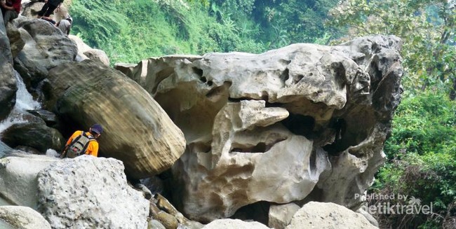 Uniknya Batu Hiu di Sungai Citarum Purba