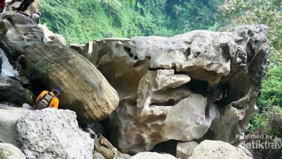 Uniknya Batu Hiu di Sungai Citarum Purba