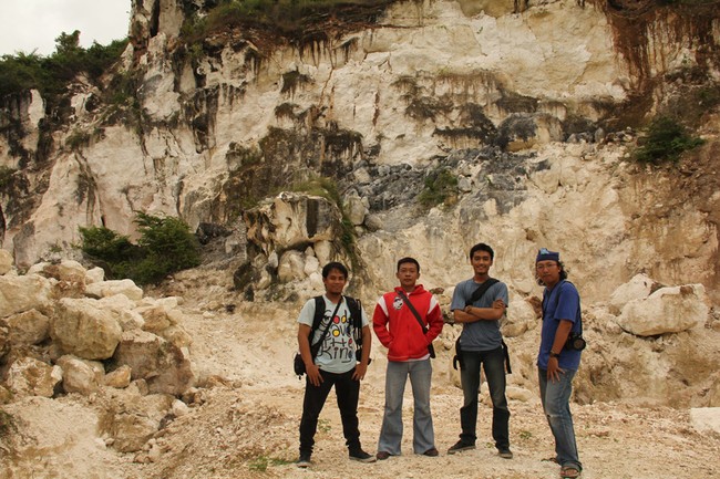 Uniknya Pahatan Manusia di Sekapuk, Jawa Timur