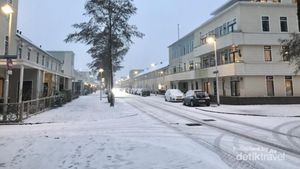 Utrecht Kala Turun Salju di Sore Hari