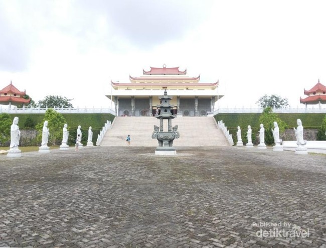 Vihara Avalokitesvara Tanjung Pinang, Seperti di China!