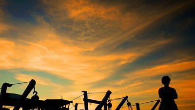 Waktu Terhenti Saat Matahari Terbenam di Ujung Madura