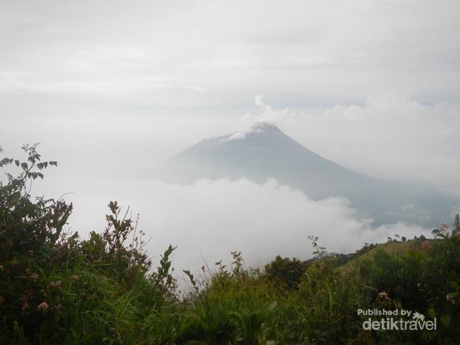 Walau Mendung, Gunung Merbabu Tetap Indah