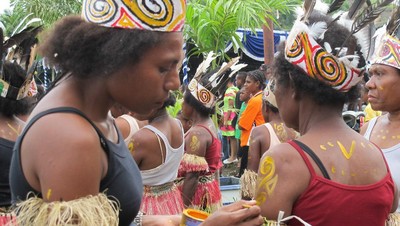 Warna-warni Festival Danau Sentani 2012