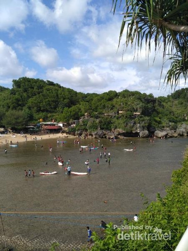 Warna Warni Pantai  Drini Gunungkidul Serasa di Luar  Negeri