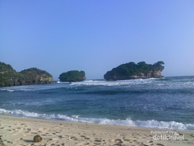 Watu Karung, Pantai Tersembunyi di Pacitan