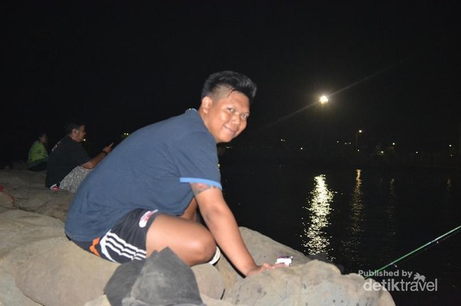 Weekend di Cirebon, Mancing Seru di Pelabuhan