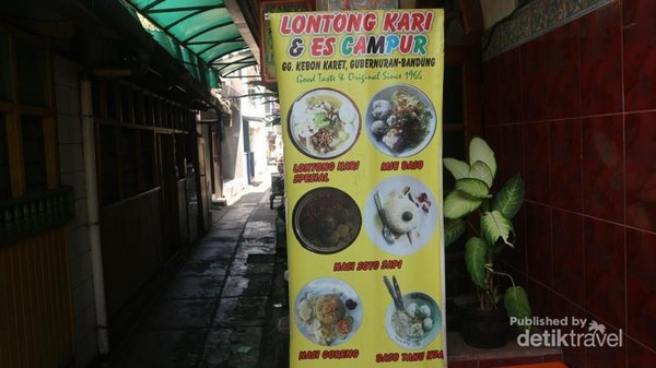 Wisata Kuliner Lontong Kari di Bandung, Enak!
