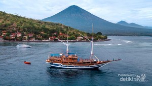 Wisata Live on Board Naik Pinisi, Kayak Apa Sih?
