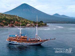 Wisata Live on Board Naik Pinisi, Kayak Apa Sih?