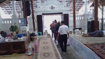 Wisata Religi di Makam Sunan Gunung Jati Cirebon