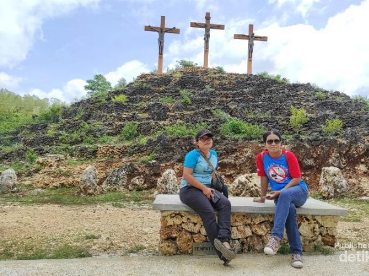 Wisata Religi ke Gua Maria Tritis