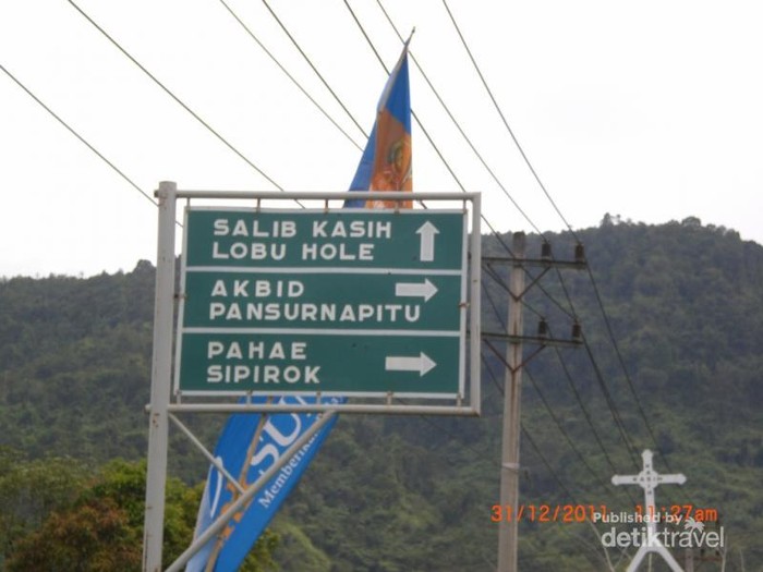 Wisata Rohani Bareng Keluarga di Salib Kasih, Sumut