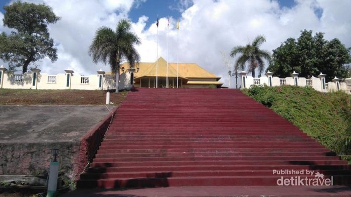 Wisata Sejarah ke Istana Kesultanan Ternate