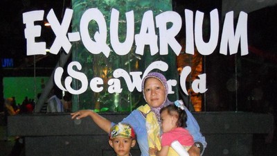 Wow! Ada Belut Raksasa di Sea World