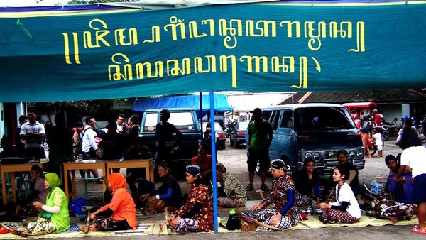 Wow, Bule dari Polandia Ikut Lomba Panahan Tradisional Gaya Mataraman!