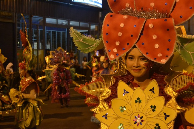Wow! Bunga-bunga Cantik di Semarang Night Carnival 2012