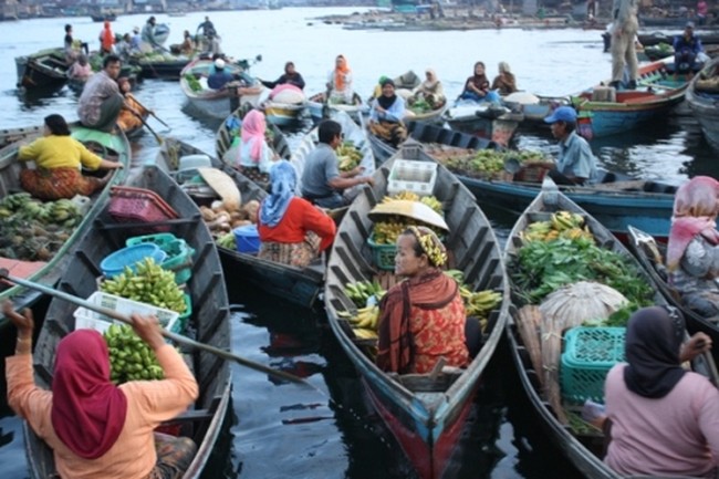 Yang Mengapung Di Atas Sungai Barito
