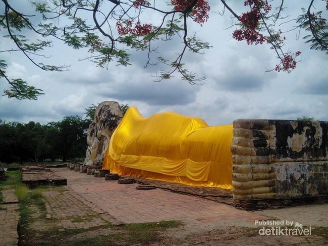 Yang Unik di Ayutthaya, Kepala Buddha di Dalam Pohon