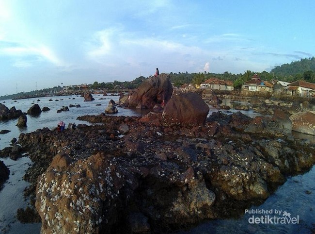 Yang Unik di Lampung, Sumber Air Panas di Laut