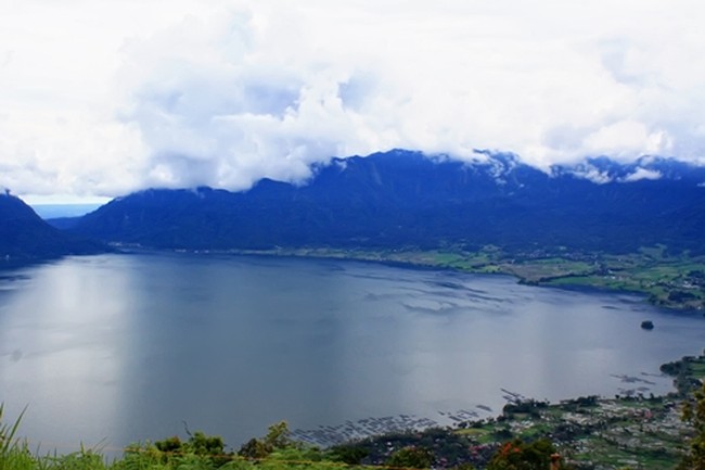 Yuk! Nikmati Danau Maninjau dari Puncak Lawang