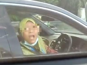 Emak-emak Emosi Nyumpahin Kena Covid, Gegara Ditegur Putar Balik Sembarangan