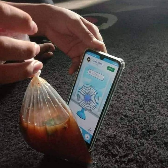 Nah kalau kipasnya virtual gini kira-kira kapan dinginnya ya makanannya? Benar-benar bikin speechless gagal paham. Foto: Instagram/@wkwkland_real