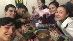 Gaya Jefri Nichol Saat Asyik Makan Sate Maranggi hingga Gultik