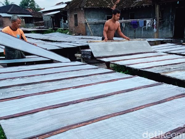 Geliat Perajin Mie Soun Hadapi Musim Hujan