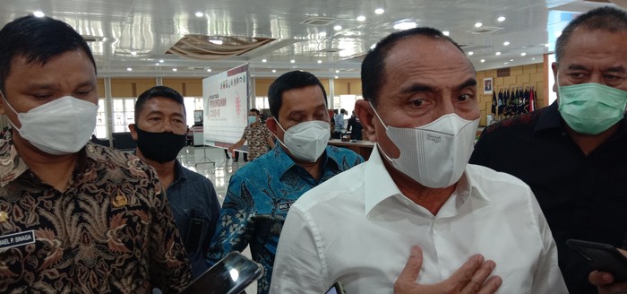 Gubsu Edy Rahmayadi (kemeja putih)/(Ahmad Arfah-detikcom)