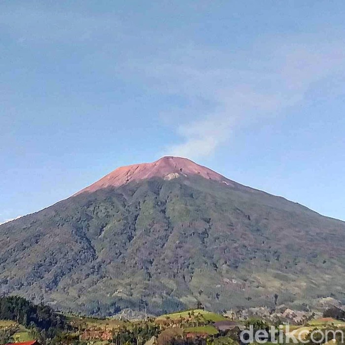 Tentang Gunung Slamet Yang Naik Status Waspada Konon Terbangun Tiap Momen Pemilu 