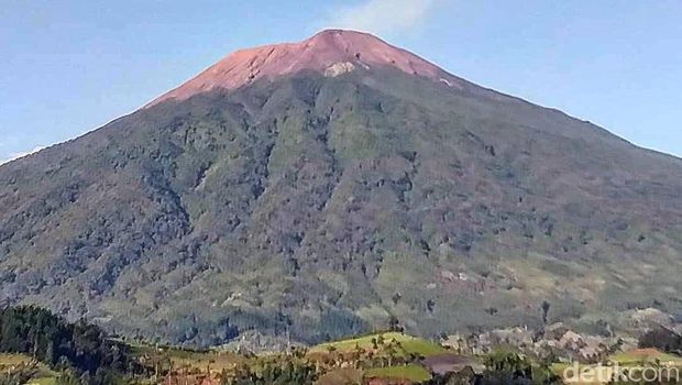 Gunung Slamet.