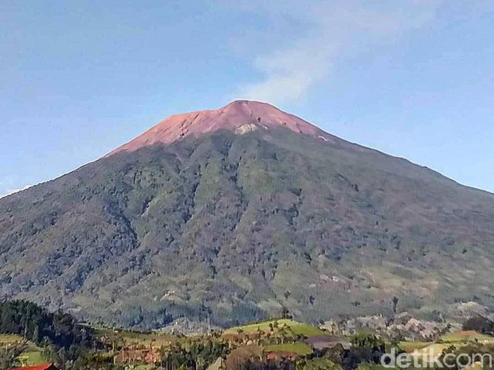 Gunung Slamet.