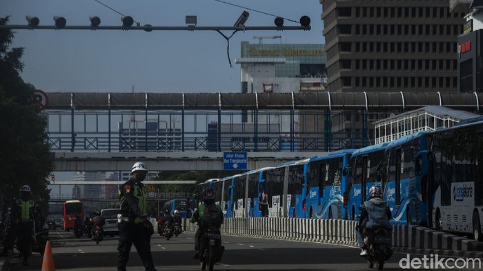 Program E-TLE oleh Kapolri Listyo Sigit bakal diterapkan di sejumlah daerah. Nah, di Jakarta ada lho CCTV yang rusak bahkan menghadap ke langit.