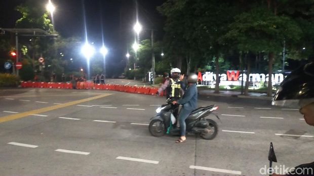 jalan mayjen sungkono ditutup