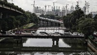 Kemacetan tampak mengular panjang.
