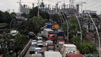 Kemacetan tersebut terjadi sejak pukul 06.00 WIB.