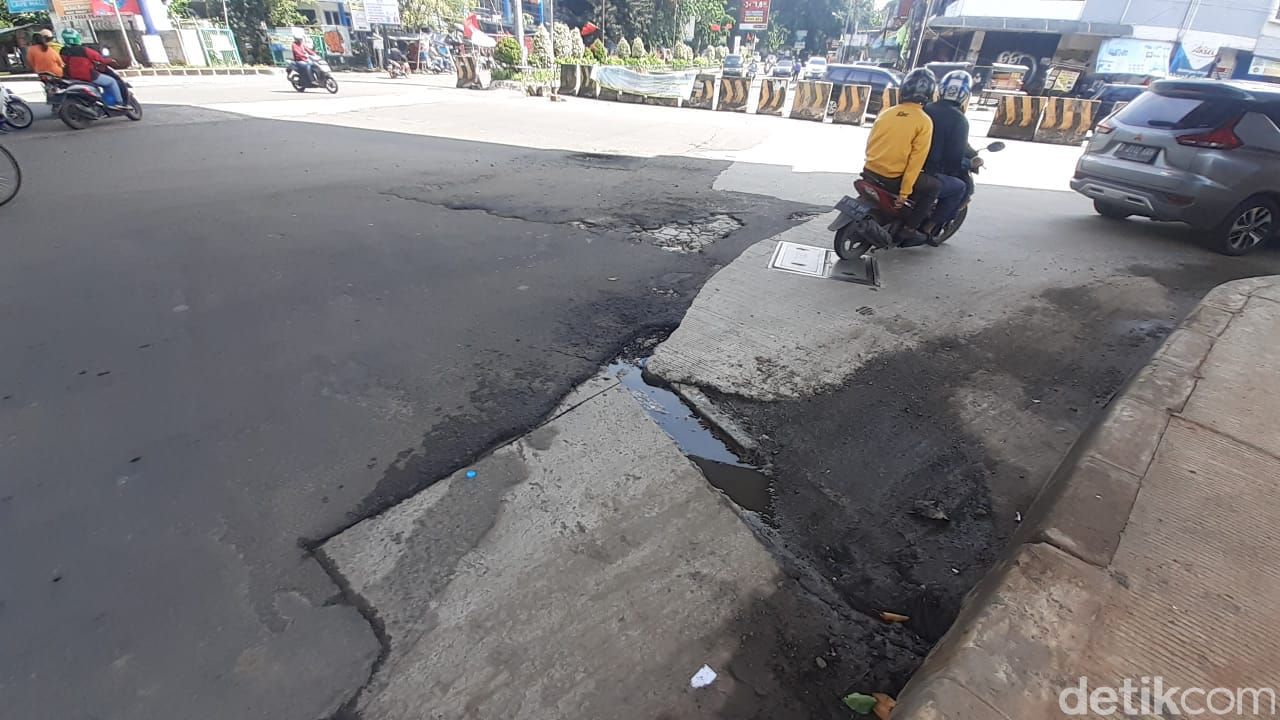 Jembatan Jl Raya Kalimalang-Jl Taman Galaxy Raya, Kota Bekasi, 5 Februari 2021. (Afzal Nur Iman/detikcom)