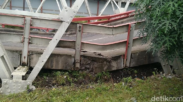 Jembatan Rembun di jalur pantura Pekalongan putus