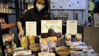 Pipiltin Cocoa merupakan alah satu pabrik yang memproduksi cokelat di Jakarta. Bahan baku yang digunakan 100 persen berasal dari Indonesia.  
