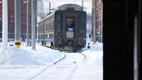 Tampak kereta segera masuk ke dalam garasi servis. Foto: Dok. Xinhua/Wang Jianwei