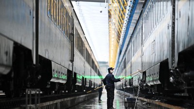 Mengintip Proses Kereta Mandi di China