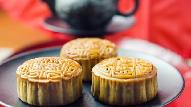 Mooncakes are traditional Chinese pastries generally eaten during the Mid- Autumn Festival, the second most important festival in China.