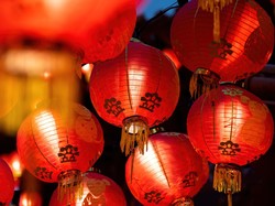 10 Dekorasi Imlek 2024 di Rumah, Hiasan Keberuntungan Tahun Naga Kayu