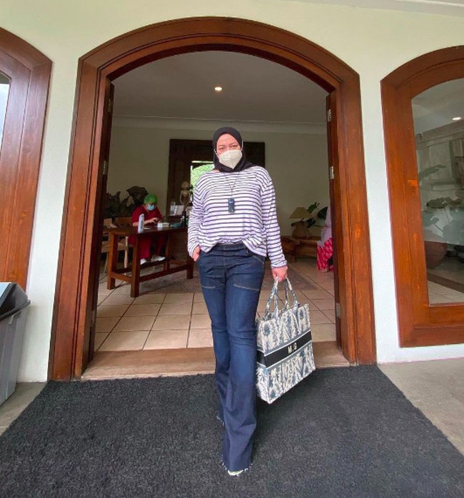 Penampilan ternyar Melly Goeslaw yang diunggahnya baru-baru ini. Tampak tubuhnya lebih langsing dari sebelumnya. (Foto: Instagram/@melly_goeslaw)