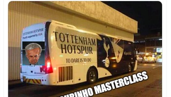 Taktik Mourinho yang banyak parkir bus alias bertahan pun mulai bikin jengah para pendukung Spurs. Foto: istimewa