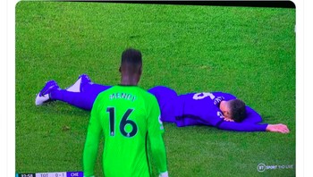 Bek Chelsea Thiago Silva sampai tertidur karena Spurs jarang menyerang. Foto: istimewa