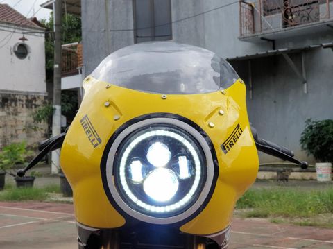 Modifikasi Yamaha R15 jadi Neo Cafe Racer